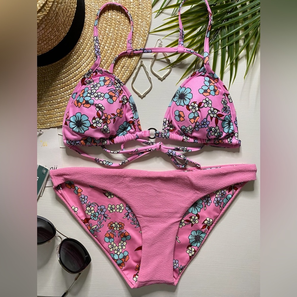 Maaji •• Reversible Floral Sliding Tri Bikini Top | Classic Bottoms 👙🌴
